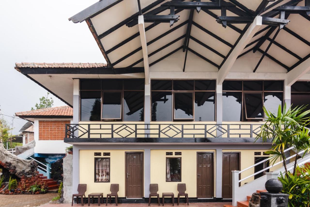 Oyo 1852 Intan Bromo Homestay Pasuruan Exterior photo